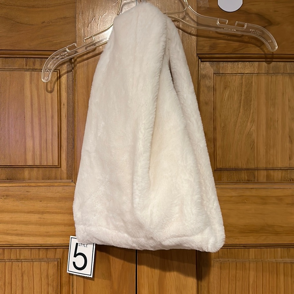 NWT White Faux Fur Snood